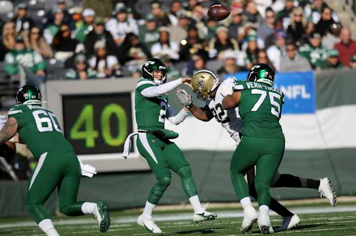 Jets quarterback Zach Wilson (2) is pressured by New Orleans defensive end Marcus Davenport (92). © Kevin R. Wexler-NorthJersey.com / USA TODAY NETWORK